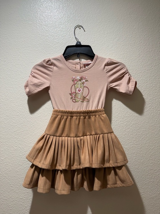 Little Lass Other - Little Lass Tan Top Tiered Brown Skirt With Boot Graphic Size 4T